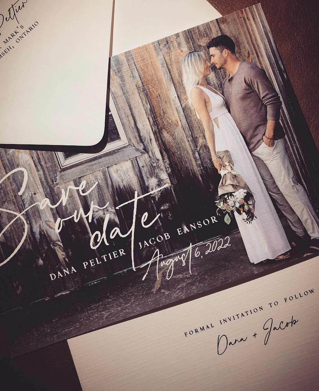 How cute are these two? These custom linen save the dates headed out recently. Can&rsquo;t wait to share all of the beautiful weddings and events coming up in 2022 - going to be another extremely busy year! 
&bull;
&bull;
#elleandem #elleandemdesign 